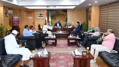 محافظ الفيوم يلتقي أعضاء مجلسي النواب والشيوخ لبحث مطالب المواطنين 