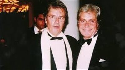 وفاة آلان ديلون|حسين فهمي ينعى صديقه الراحل بصورة من عام 1999
