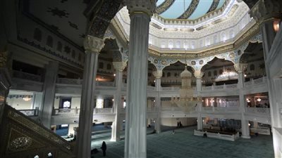 أكبر مسجد في أوروبا.. حادث اقتحام واعتقال تركيين بجسم مشبوه