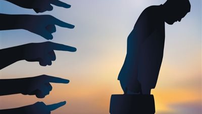 المقصود بالظن في قوله تعالى: ﴿إِنّ بَعضَ الظَّنِّ إِثْمٌ﴾ ومعنى كونه إثما؟