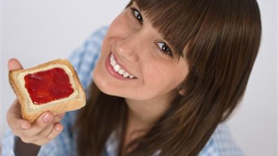 هؤلاء ممنوعون من أكل مربى الفواكه.. طبيبة تحذر 