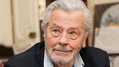 وفاة آلان ديلون.. قصة عشق أوسم الفنانين لملكة جمال مصر