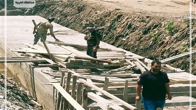 محافظ الغربية يتابع الأعمال الجارية في تغطية ترعة البسيوني