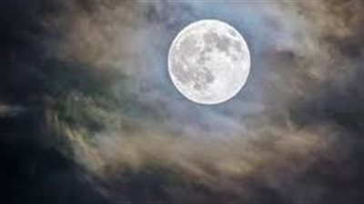 القمر الأزرق يُزين سماء الوطن العربي.. الليلة