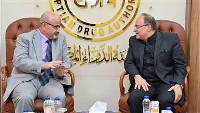 ترشيد استخدام المضادات الحيوية.. رئيس هيئة الدواء يلتقي أعضاء 