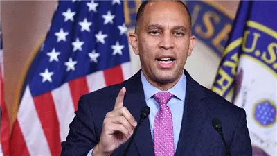 زعيم الديمقراطيين بالكونجرس: هاريس صاغت خطة مهمة لخفض تكاليف المعيشة