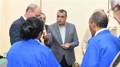 وزير الإنتاج الحربي يتفقد شركة شبرا للصناعات الهندسية لمتابعة سير الإنتاج
