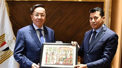 وزير الشباب والرياضة يبحث مع سفير كازاخستان تعزيز أطر التعاون المشترك