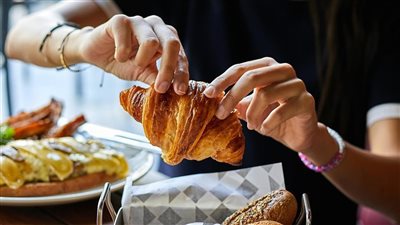 طريقة تحضير الكرواسون بالشوكولاتة| مخبوزات فرنسية لذيذة في متناول يدك