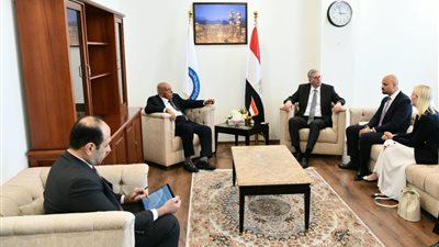 «بدوي» يبحث زيادة إنتاج النفط مع «إنرجي» الإنجليزية لـ6 آلاف برميل يوميًا 