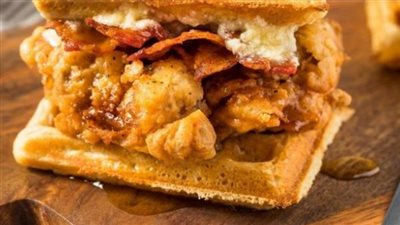 ساندويش الدجاج الحار المقرمش .. المقادير وطريقة التحضير