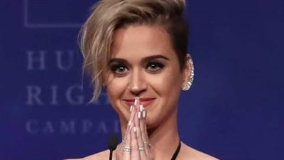 الحكومة الإسبانية تتدخل في التحقيق مع كاتي بيري بسبب فيديو كليب 