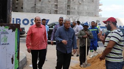 رئيس القابضة لمياه الشرب يتفقد مشروعات الصرف الصحي بالإسكندرية