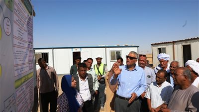 محافظ أسوان يتفقد مشروع محطة معالجة الصرف الصحى ببنبان