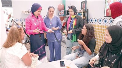 نائب وزير السياحة والآثار تزور معرض «تنمية الأسرة المصرية» بالعلمين الجديدة