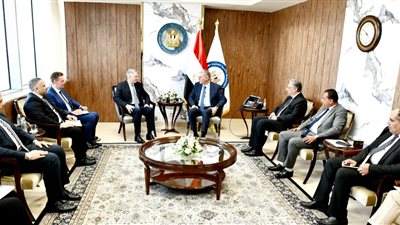 وزير البترول يبحث زيادة إنتاجية الغاز من البحر المتوسط مع وفد 