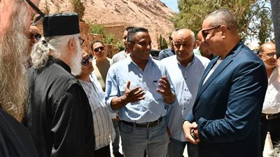  محافظ جنوب سيناء يستمع إلى مطالب واحتياجات الرهبان