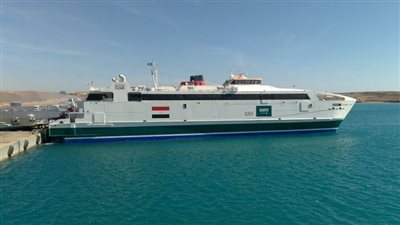 تداول 330 سيارة بوزن 660 طن بموانئ البحر الأحمر 