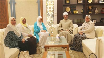 مفتي الجمهورية يستقبل وفدًا من كلية الدراسات الإسلامية للبنات بالقاهرة 