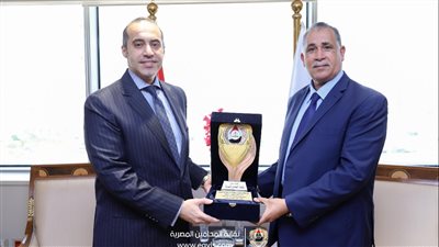 نقيب المحامين يلتقي المستشار محمود فوزي وزير الشئون النيابية والقانونية 