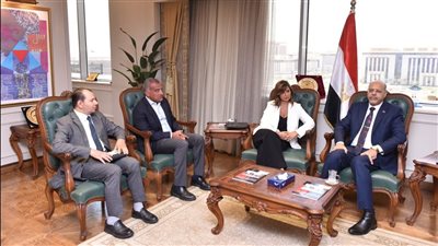 وزير العمل: الحكومة تعمل بروح الفريق الواحد للنهوض بالصناعة وتشجيع الاستثمار والتصدير 