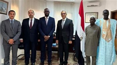 تفاصيل لقاء السفير المصري مع مدير عام هيئة المعارض السنغالية 