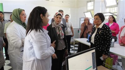 نائب وزير الصحة توصى بتوفير أماكن ملائمة لانتظار المترددين على وحدة صحة شرق النيل 