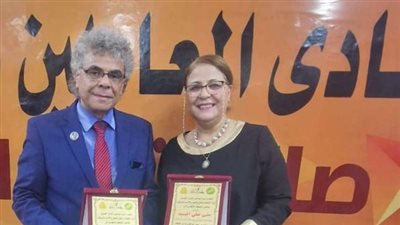 صالون الزمن الجميل بالشرقية يكرم رئيس بيت العائلة بألمانيا وحرمه.. صور