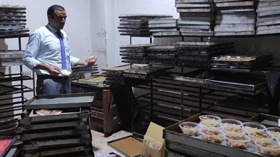 ضبط 42 ألف عبوة حلوى ومستلزمات إنتاج مجهولة المصدر بالمنوفية