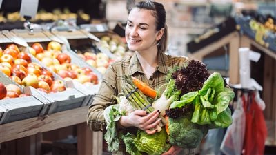 ماذا يحدث لك إذا اكتفيت بأكل الفواكه والخضراوات فقط لمدة أسبوع؟ 