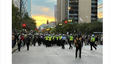 نشطاء يواصلون التظاهر رفضًا لدعم الاحتلال في شيكاغو