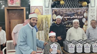 تكريم أكثر من 100 طفل بالبرنامج الصيفي بمسجد الميناء بالغردقة 