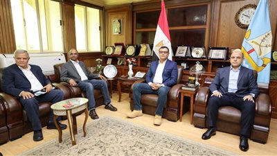 محافظ كفر الشيخ يستقبل وزير الإسكان لمتابعة محطات مياه الشرب والصرف
