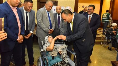 التضامن تسلم عددًا من المعينات الحركية والسمعية لذوي الإعاقة 