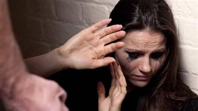 فتاة تتعرض للضرب على يد والدها وشقيقها..والداخلية تكشف ملابسات الواقعة