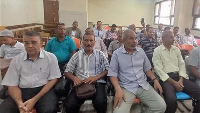 بعد ترقيته.. تكريم وكيل إدارة نجع حمادي  التعليمية