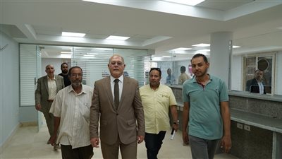 رئيس جامعة سوهاج يتفقد مكتب الشهر العقاري والتوثيق بمقر الجامعة الجديد