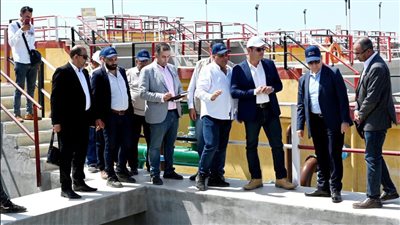 وزير الإسكان ومحافظ كفر الشيخ يتفقدان محطة مياه مطوبس الشمالية