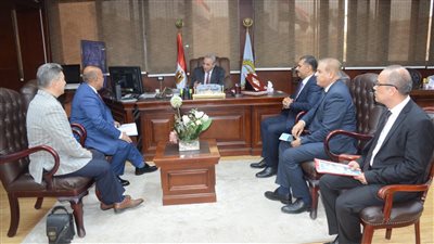 محافظ الغربية يلتقي وفد وزارة التخطيط لمتابعة تطوير منظومة التحول الرقمي