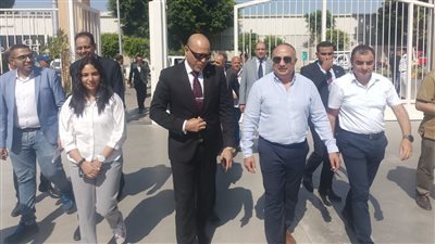 وزير العمل يتفقد شركات اليكس اباريلز ومصر ميليتا للملابس الجاهزة