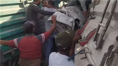 تصادم قطار مطروح مع سيارة نقل ثقيل و3 سيارات ملاكى 