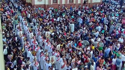 آلاف الأقباط يحتفلون بالعذراء بجبل درنكة في أسيوط 