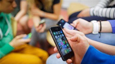 استشاري: تعرض المراهقين للتكنولوجيا في سن مبكرة يسبب اضطرابات نفسية وسلوكية