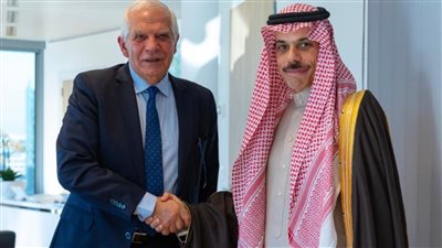 بوريل ووزير خارجية السعودية يبحثان سبل وقف التصعيد في المنطقة