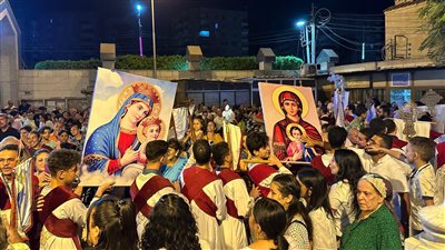 المئات من المسيحيين يحتفلون بعشية عيد العذراء بكنائس الشرقية | صور