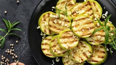 أقراص الكوسا المشوية.. طريقة تحضيرها وفوائدها الصحية