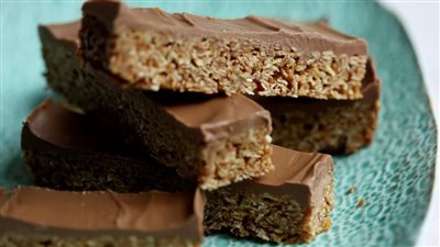 بالخطوات .. طريقة إعداد فطيرة الشوفان بالشوكولاتة 
