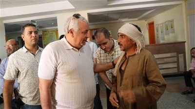 محافظ الوادي الجديد يتفقد مستشفى الخارجة وفرع التأمين الصحي 