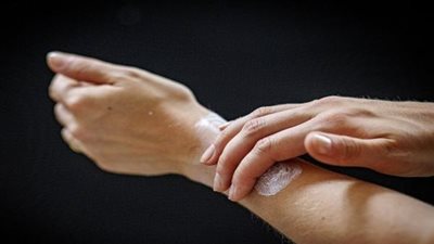 علاج البشرة بعد تعرضها للشمس فترة طويلة