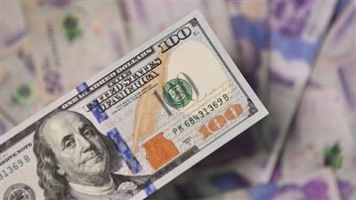 تراجع الدولار واليورو أمام الجنيه بمنتصف تعاملات اليوم بالبنك الأهلي